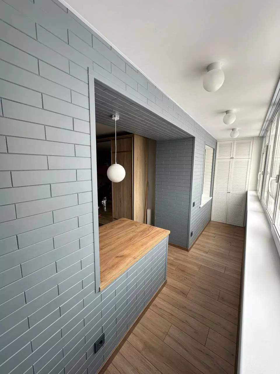 Отделка балкона с панорамным остеклением